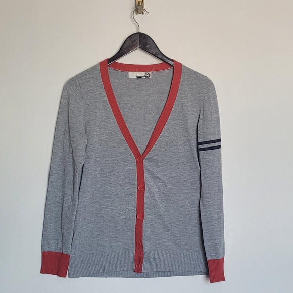 A grey, red and blue cardigan by Amnesia - Picture 1 of 7